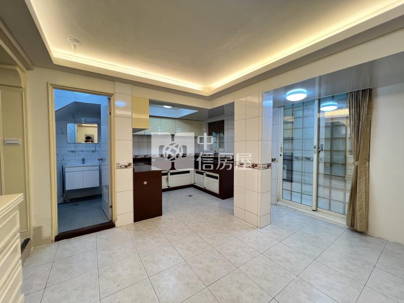 陽光山林花園庭院整新美別墅房屋室內格局與周邊環境