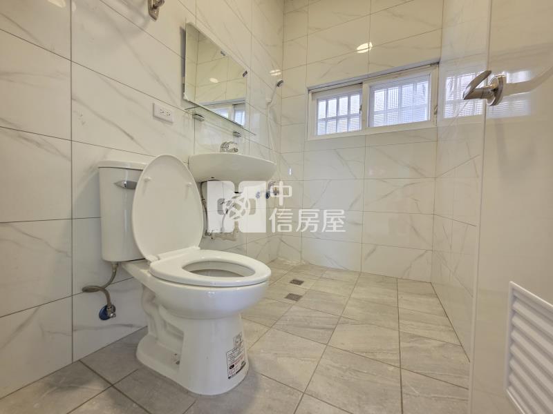 文英街優質美透天房屋室內格局與周邊環境