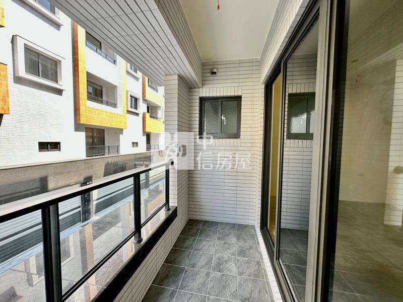 立鼎富域電梯三車B3房屋室內格局與周邊環境