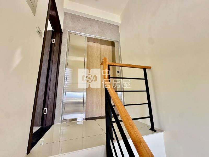 立鼎富域電梯三車B3房屋室內格局與周邊環境