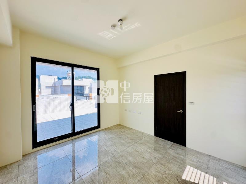 立鼎富域電梯三車B3房屋室內格局與周邊環境