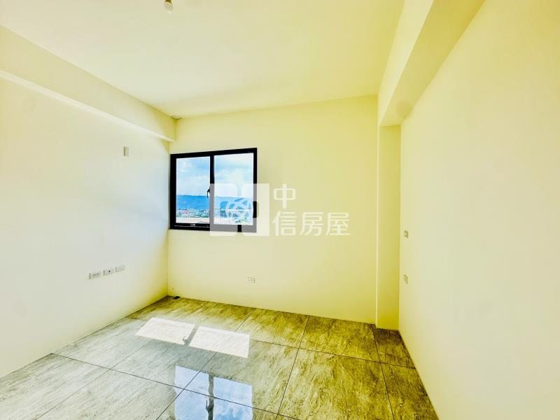 立鼎富域電梯三車B3房屋室內格局與周邊環境