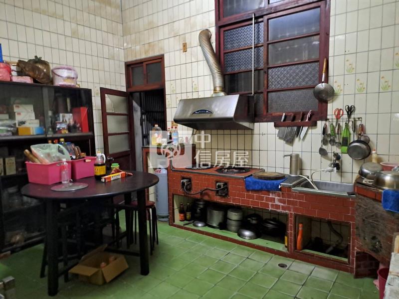 中壢體育園區透天金店面房屋室內格局與周邊環境