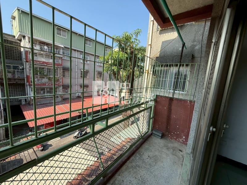 高雄前鎮國中近捷運四房美寓房屋室內格局與周邊環境