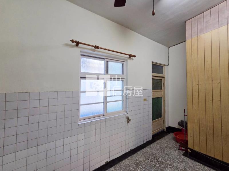 鹽埕路商圈正路面店住透天房屋室內格局與周邊環境