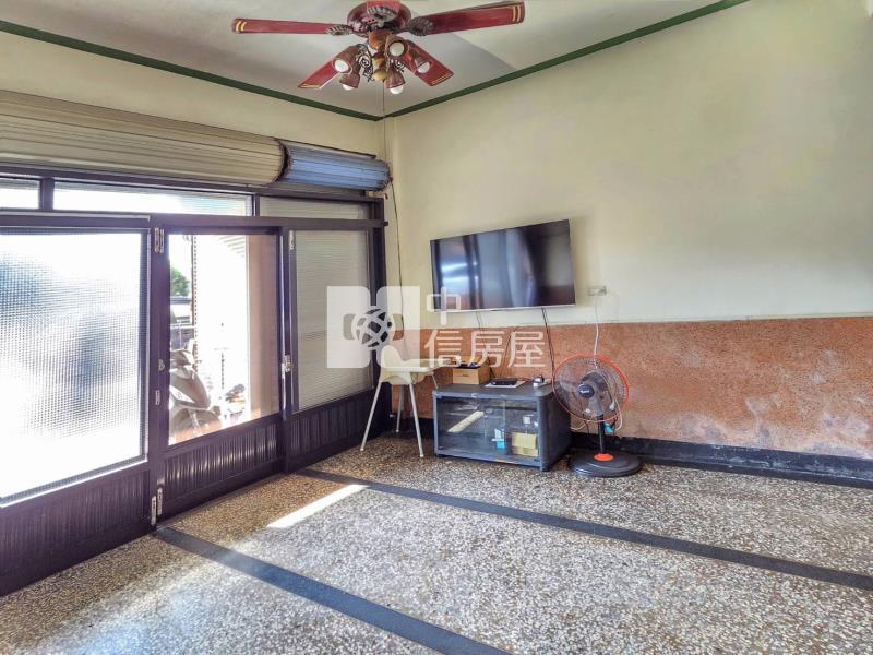 鹽埕路商圈正路面店住透天房屋室內格局與周邊環境