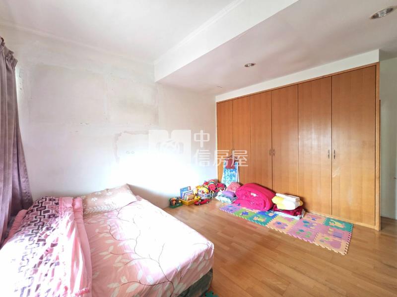 鹽埕路商圈正路面店住透天房屋室內格局與周邊環境