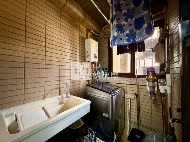 過嶺🌿7年屋「宜雄瓏耀」質感大兩房車雙衛浴開窗房屋室內格局與周邊環境