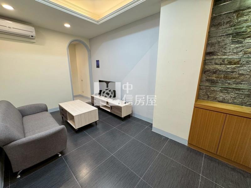 楊梅近愛買交流道透天7套房房屋室內格局與周邊環境