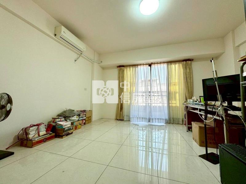 大雅路尾番路才3年屋齡店墅房屋室內格局與周邊環境