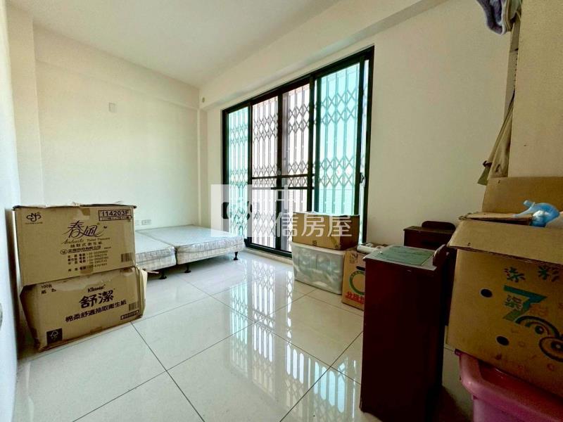 大雅路尾番路才3年屋齡店墅房屋室內格局與周邊環境