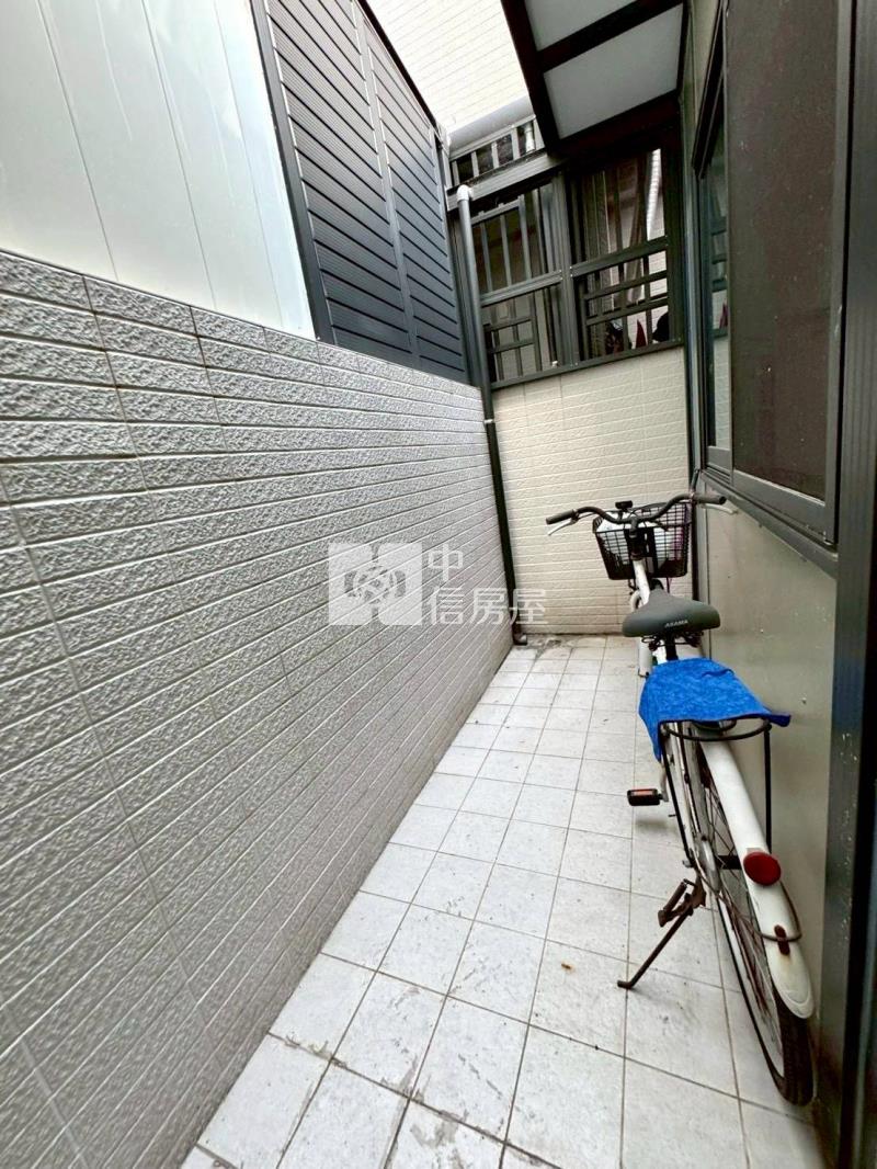 大雅路尾番路才3年屋齡店墅房屋室內格局與周邊環境