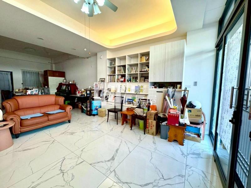 大雅路尾番路才3年屋齡店墅房屋室內格局與周邊環境