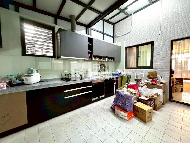 大雅路尾番路才3年屋齡店墅房屋室內格局與周邊環境