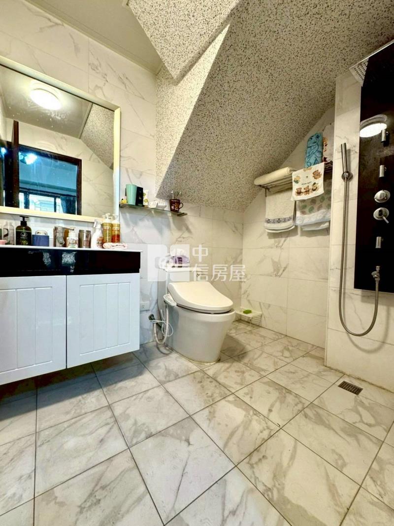 大雅路尾番路才3年屋齡店墅房屋室內格局與周邊環境