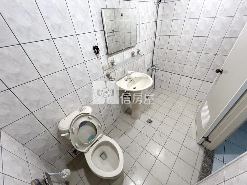 近好市多邊間雙車位別墅透天房屋室內格局與周邊環境