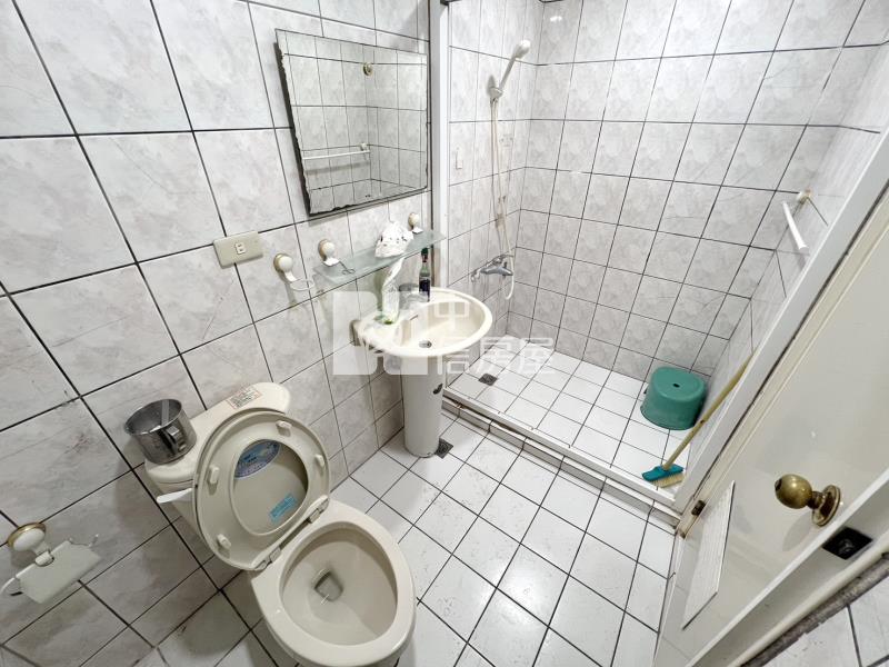 近好市多邊間雙車位別墅透天房屋室內格局與周邊環境