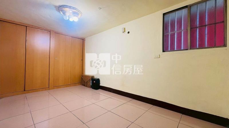 體育園區龍岡國小旁透天(中信卓越團隊)房屋室內格局與周邊環境