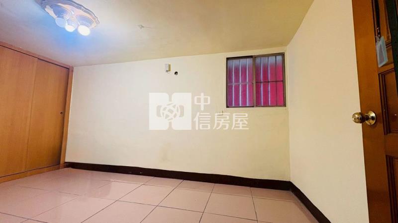 體育園區龍岡國小旁透天(中信卓越團隊)房屋室內格局與周邊環境