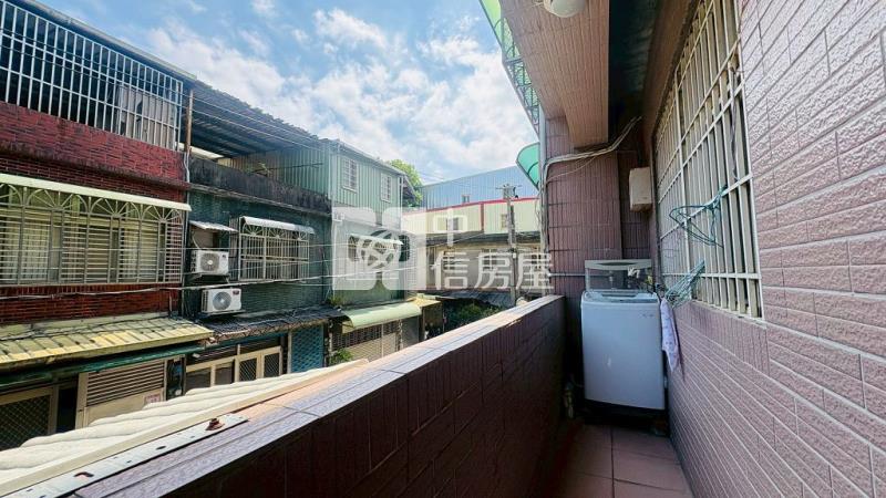 體育園區龍岡國小旁透天(中信卓越團隊)房屋室內格局與周邊環境