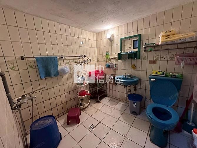 體育園區透天店面房屋室內格局與周邊環境