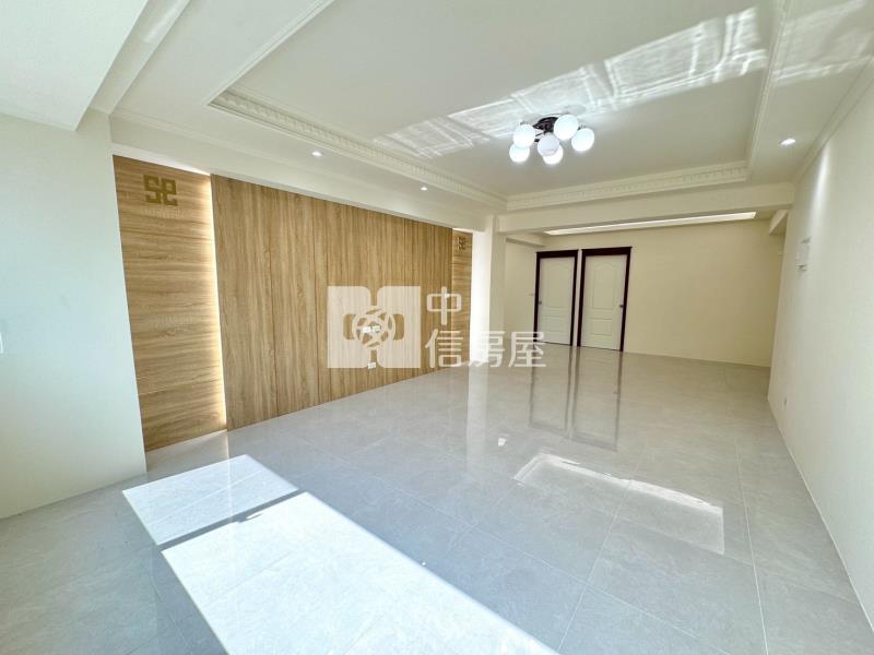 SOGO百貨全新整理大三房平車房屋室內格局與周邊環境