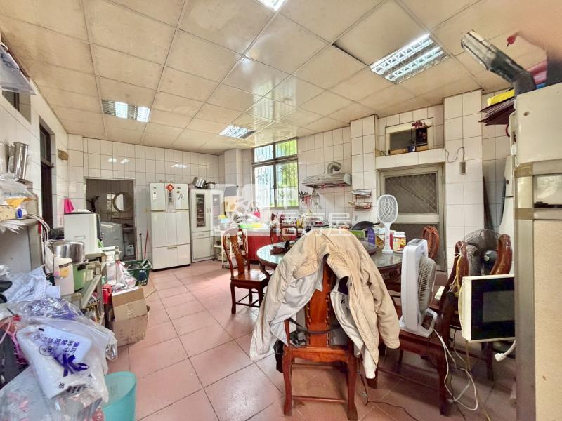 臨路店住透天B房屋室內格局與周邊環境