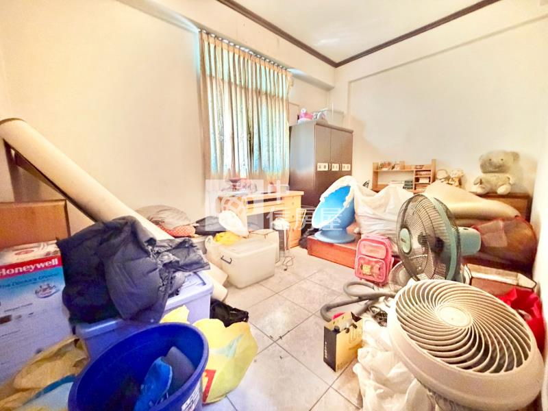 臨路店住透天B房屋室內格局與周邊環境
