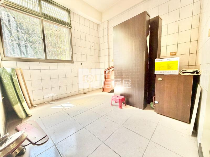 臨路店住透天B房屋室內格局與周邊環境
