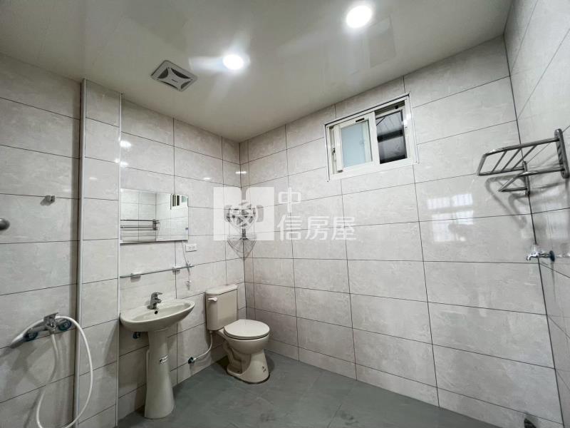 忠貞市場透天房屋室內格局與周邊環境