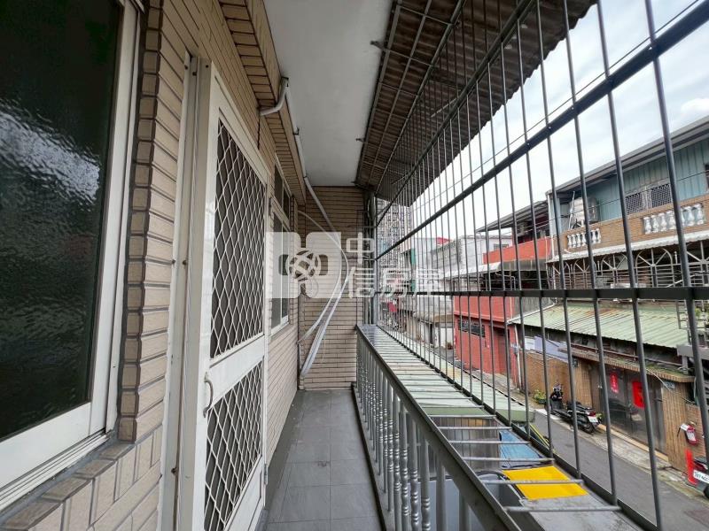 忠貞市場透天房屋室內格局與周邊環境