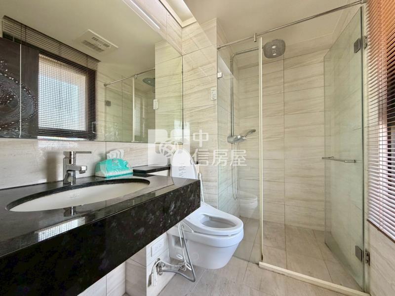 東方紐約三房平車帝王戶面綠園道房屋室內格局與周邊環境