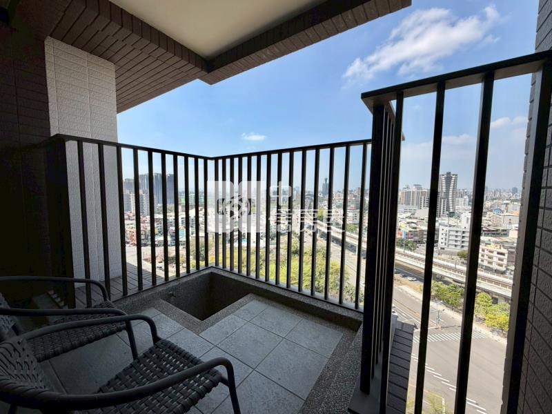 東方紐約三房平車帝王戶面綠園道房屋室內格局與周邊環境