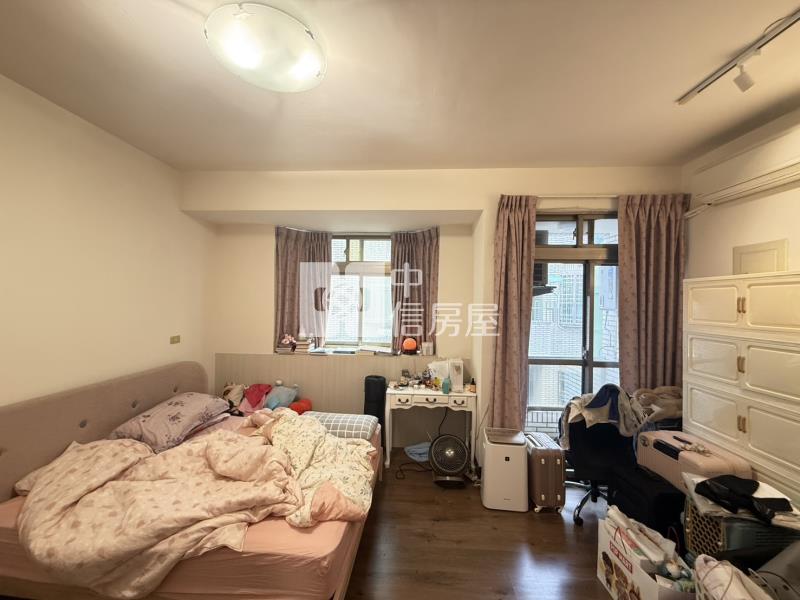 5Y11縣政寧靜中庭透天社區(雙車位)房屋室內格局與周邊環境