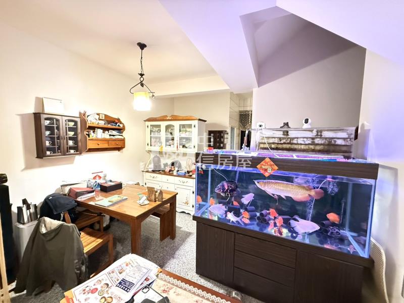 5Y11縣政寧靜中庭透天社區(雙車位)房屋室內格局與周邊環境