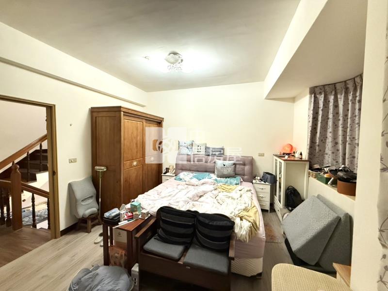 5Y11縣政寧靜中庭透天社區(雙車位)房屋室內格局與周邊環境