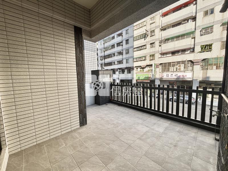 太平樹孝商圈臨路電梯透天店面房屋室內格局與周邊環境