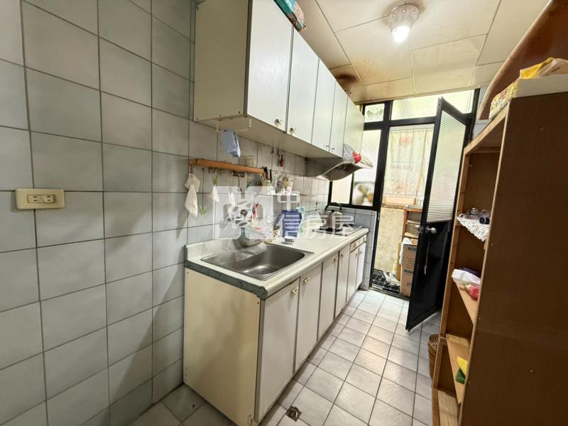 瑞塘國小旁邊間透天~可做店面方便停車房屋室內格局與周邊環境