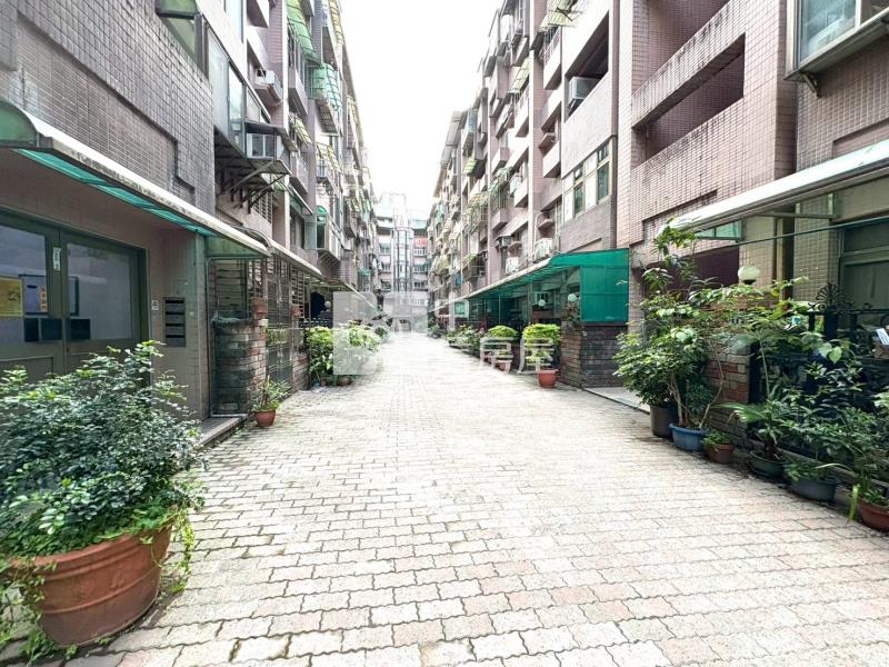 鳳陽花谷玄關採光三房(可另購平面車位)房屋室內格局與周邊環境