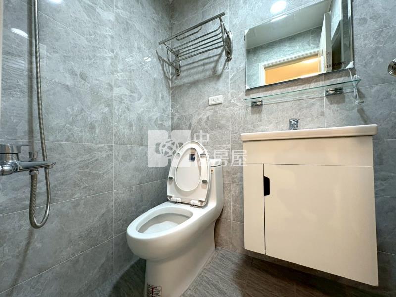 鳳陽花谷玄關採光三房(可另購平面車位)房屋室內格局與周邊環境