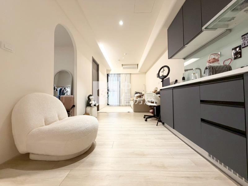 泓瑞微時代美裝潢1+1房房屋室內格局與周邊環境