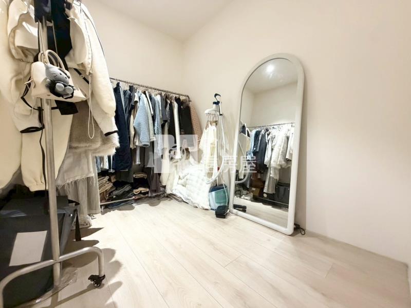 泓瑞微時代美裝潢1+1房房屋室內格局與周邊環境