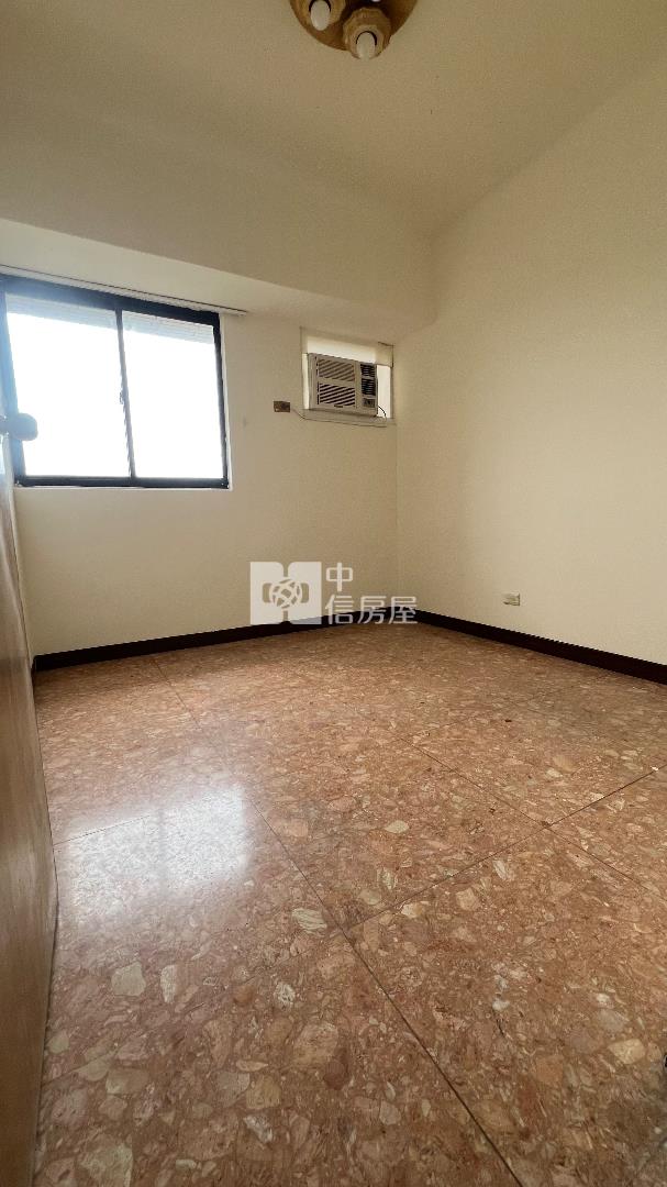 環東商圈大四房+車位房屋室內格局與周邊環境