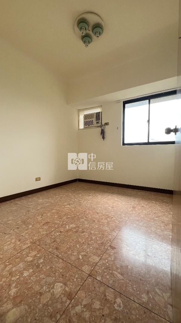 環東商圈大四房+車位房屋室內格局與周邊環境