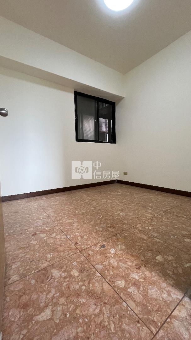 環東商圈大四房+車位房屋室內格局與周邊環境