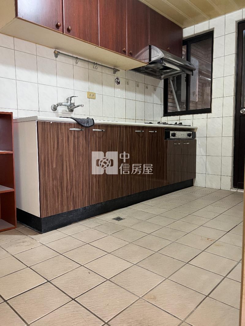 環東商圈大四房+車位房屋室內格局與周邊環境