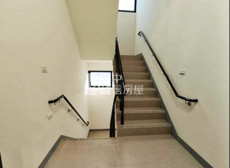 屏東市中心公園學區全新3房平車華廈房屋室內格局與周邊環境