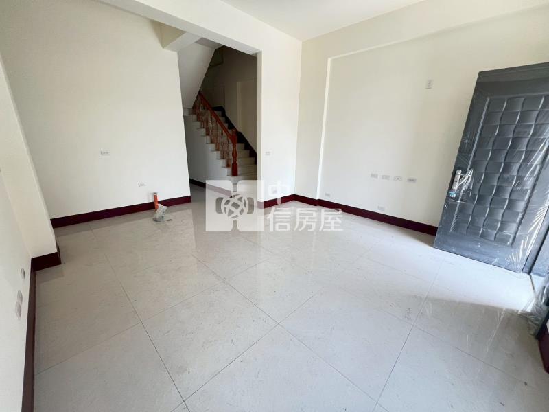 榴邨孝親房全新邊間別墅房屋室內格局與周邊環境