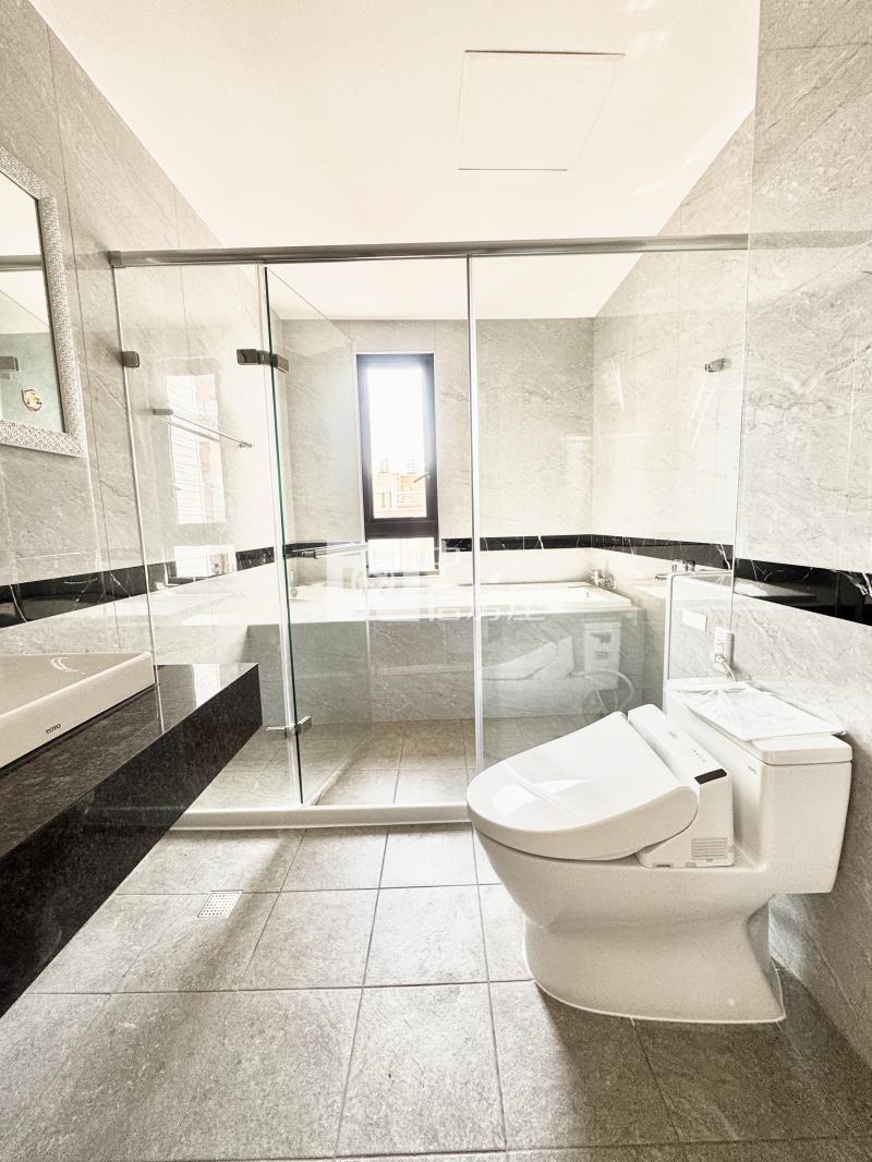 豐原正圓環西路全新電梯透店房屋室內格局與周邊環境