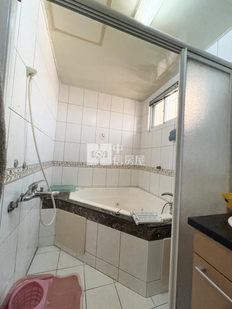 鳳山投資型透天店住房屋室內格局與周邊環境